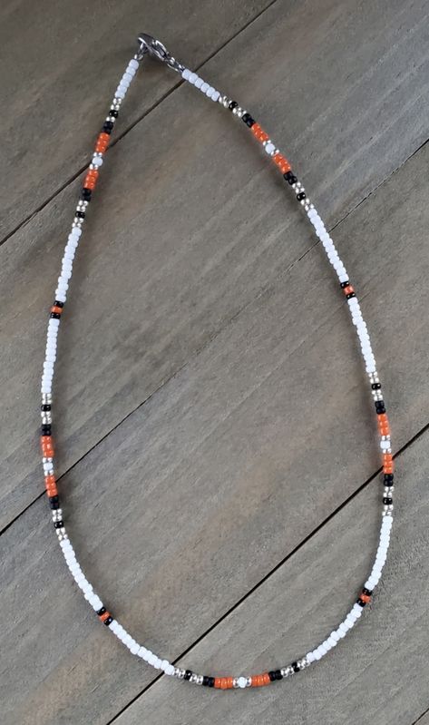 Western Beaded Earrings Simple, Country Bead Bracelets, Seed Bead Necklace Ideas Western, Western Bracelet Colors, Seed Bead Necklace Western, Fall Seed Bead Necklace, Western Bracelets Diy, Beaded Western Jewelry, Western Necklaces Beaded