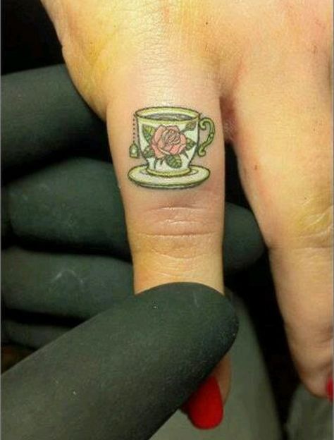 A dainty little reminder to stick your pinky out while drinking tea. | 30 Utterly Lovely Tattoos For Tea Lovers Tea Tattoo, Teacup Tattoo, Cup Tattoo, Cute Tiny Tattoos, Tatuaje A Color, Ink Master, 1 Tattoo, Girly Tattoos, Small Tattoo