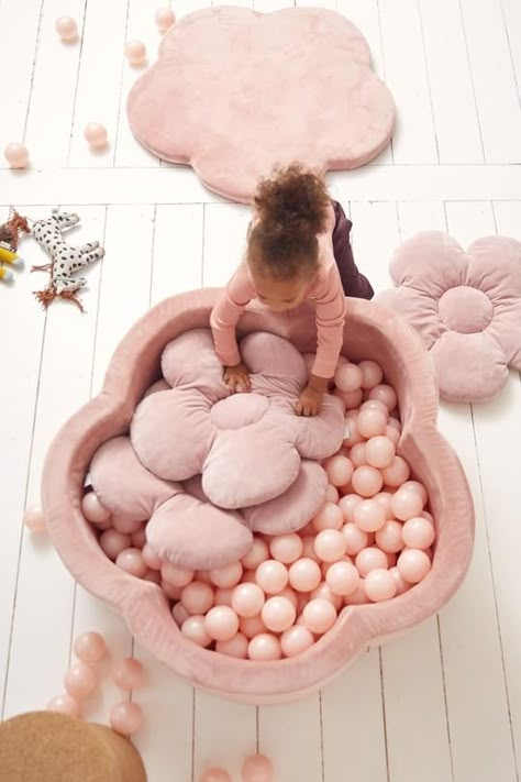 Baby Ball Pit, Girl Nursery Room, Baby Room Inspiration, Baby Equipment, Cool Baby, Baby Bouncer, Baby Necessities, Baby Room Design