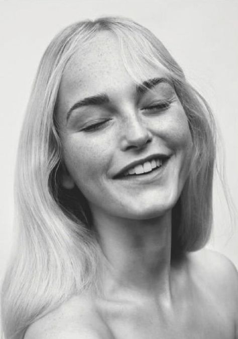 Jean Campbell covers Vogue Russia April 2021 by Camilla Akrans Model Test Shoot, Bw Portrait, Camilla Akrans, Belfast Ireland, Poses Model, Model Jeans, Film Grain, Beauty Advertising, Cute Hairstyles For School