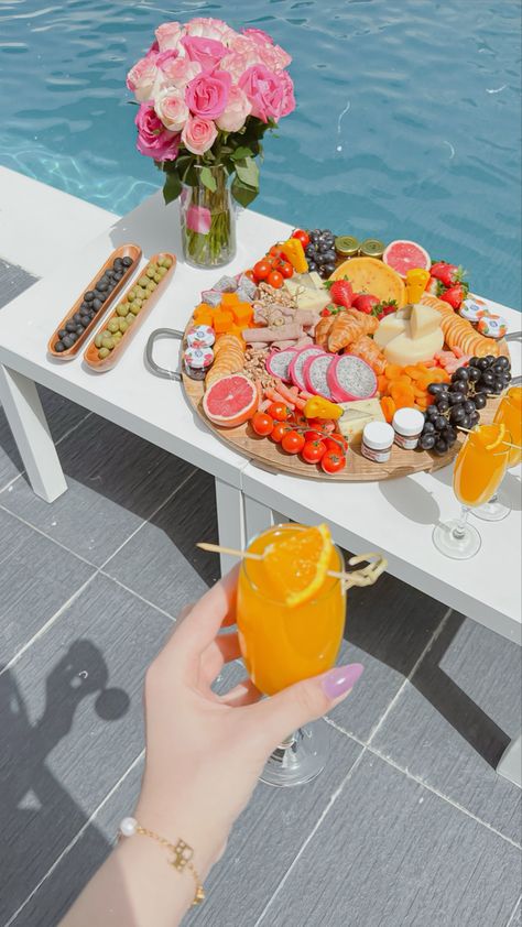 Beach Platter, Manifesting 2024, Good Morning Breakfast, Breakfast Party, French Desserts, Lemon Decor, Yummy Comfort Food, Summer Pool, Fruit Platter