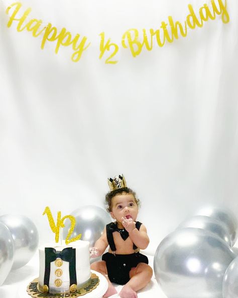 Half Year Photoshoot Ideas, 6months Birthday Ideas Boy, 6 Month Baby Picture Ideas Boy Half Birthday, 6th Month Baby Photoshoot, Half Birthday Ideas For Boys, Half Birthday Photoshoot, Half Birthday Baby Boy, Halloween Baby Pictures, 6 Month Baby Picture Ideas Boy