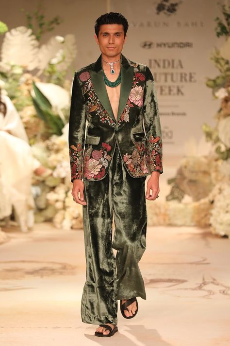 Shop for these amazing collections of Green Velvet Embroidered Floral Suit And Trouser Set For Men by Varun Bahl online at Aza Fashions. Mens Velvet Suit, Green Suit Men, Varun Bahl, Floral Suit, Gala Outfit, Fairy Outfit, Aesthetic Outfits Men, Fairy Clothes, Velvet Suit