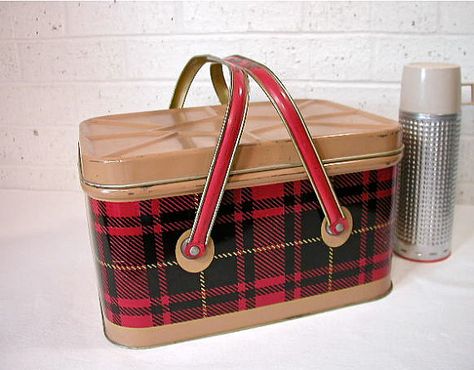 Vintage Red Plaid Picnic Hamper by Nesco Vintage Camping Photos, Fancy Farm, Picnic Supplies, Vintage Bread Boxes, Vintage Picnic Basket, Lunch Pail, Picnic Hamper, Picnic Baskets, Vintage Picnic