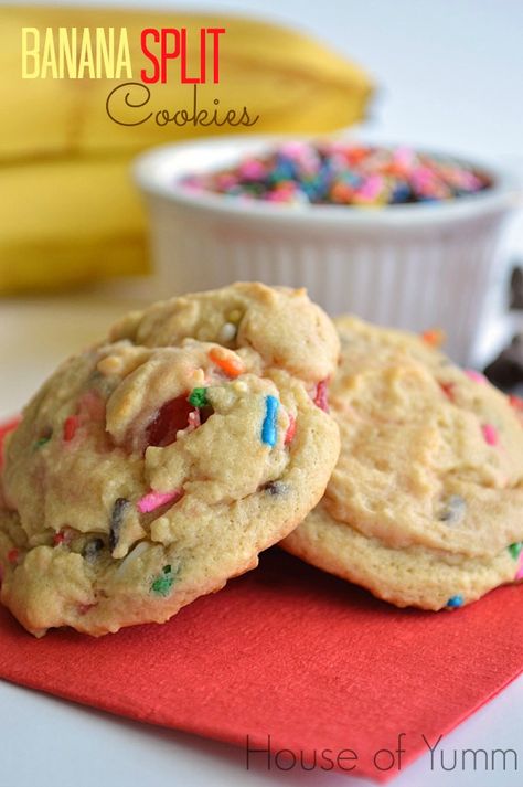 Banana Split Cookies on MyRecipeMagic.com Cookies Banana, Banana Pudding Cookies, Maraschino Cherries, Pudding Cookies, Gourmet Cookies, Eat Dessert First, Food Yummy, Banana Split, A Banana