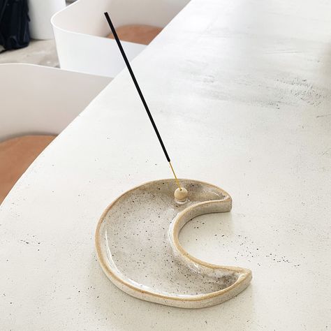 Bring a touch of handmade charm to your home decor with this elegant moon-shaped incense holder, crafted from stoneware. Its glossy finish and curved edges create a serene atmosphere, perfect for burning standard incense sticks. Add a touch of natural beauty and peace to your living space. Inspire others to bring some moon magic into their homes. Easy Hand Built Ceramics, Incent Holder Clay, Incense Sticks Aesthetic, Incense Holder Pottery, Air Dry Clay Incense Holder, Moon Incense Holder, Ceramic Vases Diy, Diy Incense Holder, Cement Diy