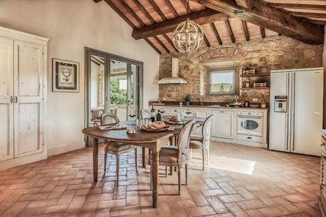 Tuscany Kitchen Ideas, Tuscan Farmhouse Kitchen, Tuscan Home Interior, Tuscany Kitchen, Tuscan Kitchen Design, Mediterranean Kitchen Design, Tuscan Farmhouse, Stone Farmhouse, Mediterranean Kitchen