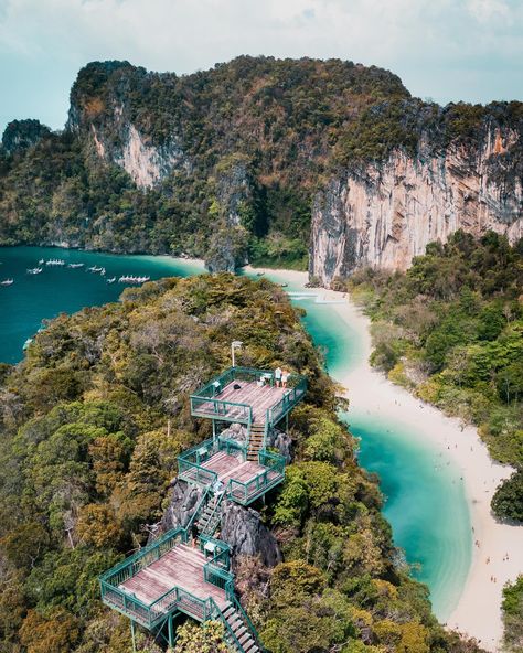 Oops 🙊 Not too far away from Ao Nang Krabi you will find this beautiful bay called Hong Island. For 2500 bath they will bring you with a private longtail boat and wait for you to go back again. It’s not busy like Maya Bay so you have space and time enough to relax 😎 What do you prefer? Hong Island or Maya bay? 🏝️ . . . #thailand #thailandtravel #hongislandkrabi #hongisland #hongislands #krabithailand #krabi #krabibeach #aonangkrabi #aonangbeach #southeastasia #thailandtrip #sonyalpha #s... Maya Bay Thailand, Krabi Beach, Longtail Boat, Ao Nang Beach, Maya Bay, Krabi Thailand, Ao Nang, Krabi, Thailand Travel