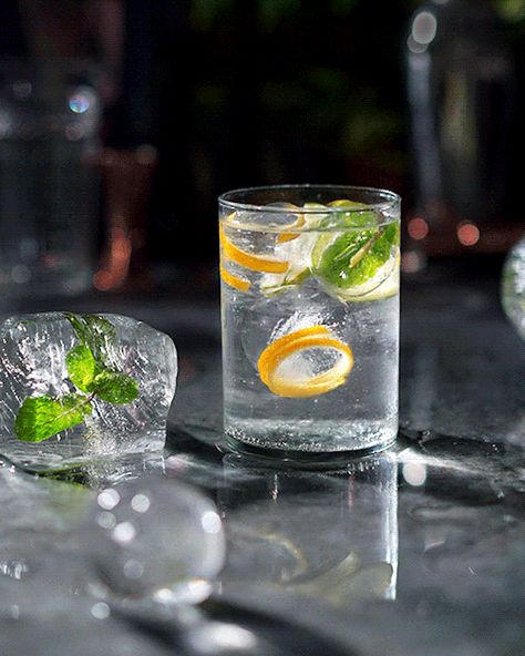 Drinking Gif, Cinemagraph Gif, Food Videography, Coca Cola Drink, Instagram Kitchen, Cocktail Photography, Pretty Drinks, Vodka Cocktails, Food Lifestyle