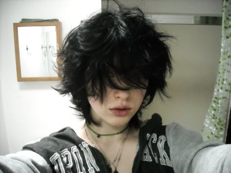 Black Fluffy Hair, Black Emo Hair, Short Emo Hair, Emo Boy Hair, Black Hair Boy, Charlie Spring, Short Grunge Hair, Nick Nelson, Boy Hair