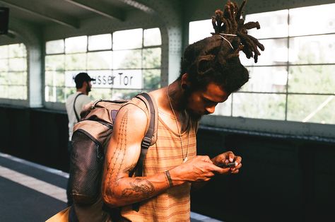 : Foto Dread Inspiration, Rastafarian Culture, Afro Hairstyles Men, Dread Heads, Beautiful Locs, Mens Haircuts, Free Thinker, Dreadlock Hairstyles, Afro Hairstyles