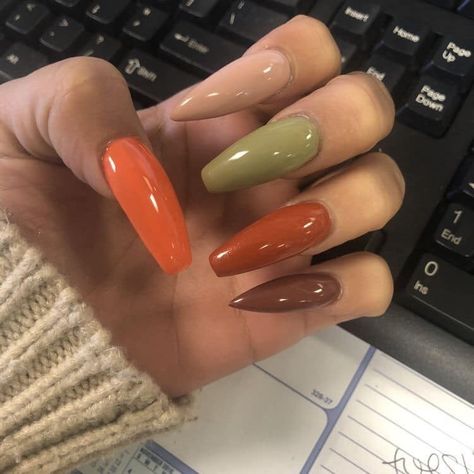 Fall Nail Designs Mustard Yellow, Casual Drinks Outfit Night Fall, Fall Nail And Toes Matching Ideas, Funky Natural Nails, Fall Acrylic Nail Ideas Autumn, Fall Long Nails, Novemember Nails, Fall Nail Sets, Harvest Nails