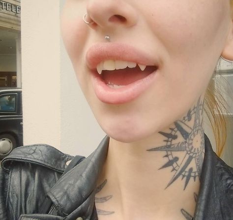 I didn't realize how much I missed my babies until I put them back in! I haven't been this happy for a long time hahaha.. I've had fangs done since 2009 now they're more permanent than ever  No more breaking or staining! by shellydinferno Labret Vertical, Jagua Henna, Vampire Fangs, Vampire Teeth, Vampire Girls, Budget Planer, Body Piercings, Body Modifications, Piercing Tattoo