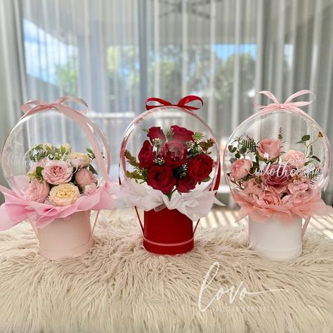 🌸 Make this Mother’s Day one she’ll never forget with our stunning collection of flower balloons and balloon hampers! Whether you want to send a cheerful bouquet of flowers inside a bubble balloon or a thoughtfully curated balloon hamper filled with flowers and chocolates, we’ve got you covered.🌸 Order now to ensure your Mother’s Day gift arrives on time! 🎈💕 . . . #Lovoballoonbouquets #lovoballoonsandgifts #lovoballoon #balloonbouquet #bubbleballoon #balloonhamper #flowerballoon boboballoon ... Balloon Hamper, Flower Balloons, Bouquet Bag, Chocolate Hampers, Silk Flower Bouquets, Bubble Balloons, Bouquet Ideas, Balloon Flowers, Bouquet Of Flowers