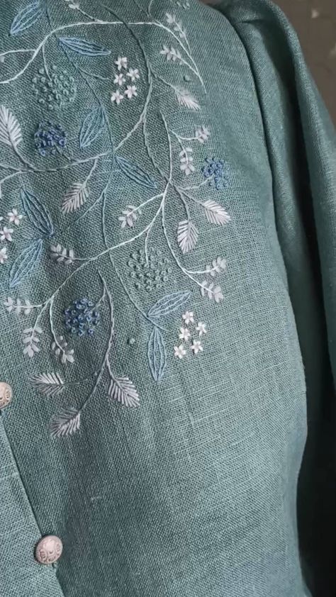 Embroidery On Linen Dress, Cotton Tops For Jeans, Embroidery On Linen, Embroidered Fashion, Mama Design, Hand Beaded Embroidery, Embroidery Tshirt, Dress Embroidery, Kurti Designs Party Wear