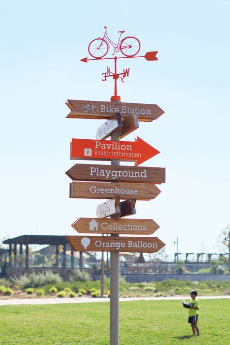 Directional Signage Design Outdoor, Outdoor Signage Ideas, Park Signage Design Outdoor, Signage Design Outdoor Creative, Modern Park Design, Wayfinding Signage Design Outdoor, Directional Signage Design, School Signage Design, Park Signage Design