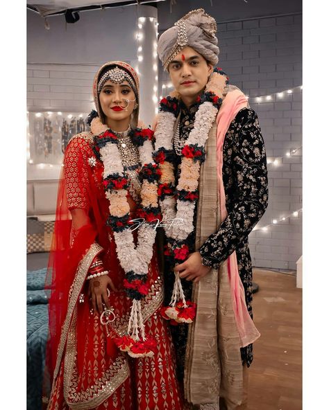 Naira Wedding Look, Kaira Pics, Naira Dress, Naira Kartik, Couples Pic, Kartik Naira, Arab Men Fashion, Deepika Singh, Kartik And Naira