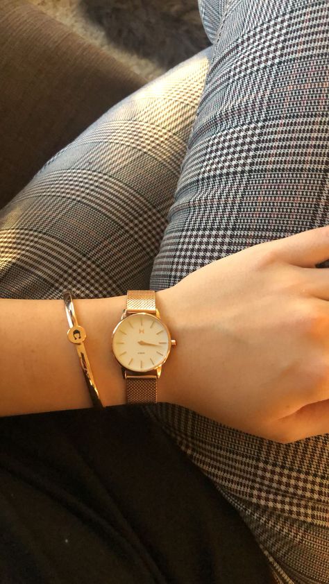 Coach Watches Women, Watches Woman, Stylish Watches For Girls, Starbucks Wallpaper, Band Rings Women, Coach Watch, Vintage Watches Women, Minimalist Accessories, Watches Women Leather