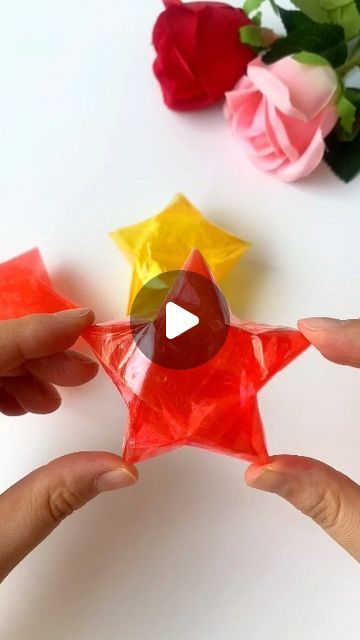 Christmas Bubbles Diy, Paper Crafts Diy Kids Simple Easy, How To Make Small Paper Stars, Christmas Star Activities For Kids, How To Make Paper Stars, Star Making With Paper, Easy Paper Crafts For Kids Simple, Hand Crafts Ideas Creative, Mini Paper Stars Tutorial