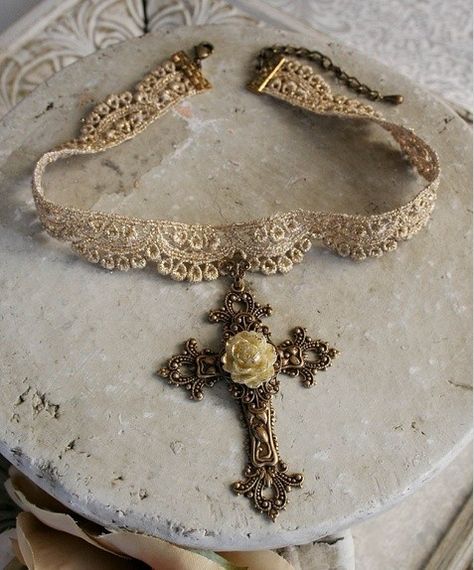 Victorian Cross Necklace, Faith Garden, Garden Victorian, Victorian Elegance, Dope Jewelry, Funky Jewelry, Gold Lace, Mode Inspo, Necklace Choker