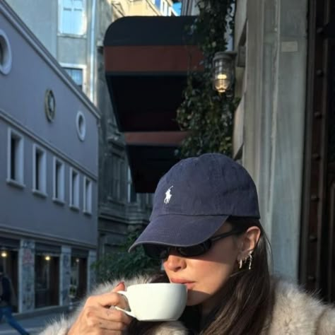 23.10.2024 / Part 3 - coffee talks ————————————————————— @pinterest Cap Woman Outfit, Navy Blue Cap Outfit, How To Take Aesthetic Pictures For Instagram, How To Style Hats, Navy Blue Hat Outfit, Navy Cap Outfit, Toque Outfit, All Navy Outfit, Blue Cap Outfit