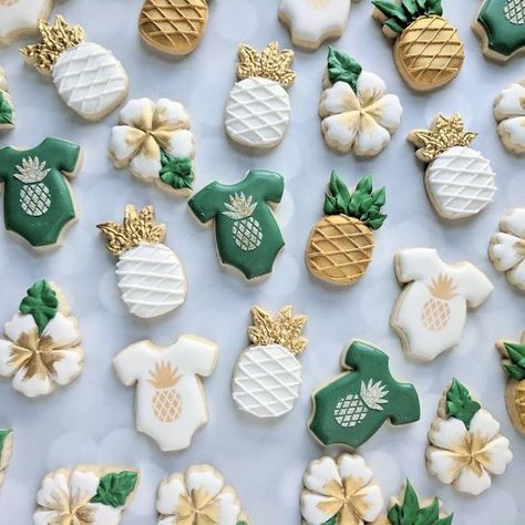 Pineapple Baby Shower Theme, Hawaiian Baby Showers, Pineapple Theme, Luau Baby Showers, Tropical Baby Shower, Baby Shower Inspiration, Shower Food, Baby Shower Cookies, Baby Shower Planning