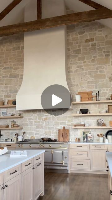 Zoie Brook Designs | LA Interior Designer on Instagram: "Dreaming of this #cochateu kitchen inspiration from @lindyegalloway 🙌🏻  The spacious design and the gorgeous oversized hood are stunning in their own right!  But that exposed stone wall!! 😍  Textured walls are one of my favorite ways to add depth and warmth into your space.  Whether that's plastered walls, limewash paint, natural stone or wall coverings, I hope we see plenty more in 2024 🤞🏼  Would you incorporate a textured wall into your space?  #interiordesigning #interiorarchitect #homeinspiration #interiordesignideas #interiorarchitecture #interiordesignproject #dayinthelife #interiorarchitecturedesign #lainteriordesignfirm #interiordesignerfirm #interiordesigndetails #interiordesignla #interiordesignerbts #interiordesignlif Limewash Walls Interiors Modern, Limewash Home Interior, Lime Wash Backsplash Kitchen, Limewash Walls Interiors Kitchen, Lime Wash Tile Backsplash, Stone Texture Wall, Organic Aesthetic, Plaster Walls, Interior Architect