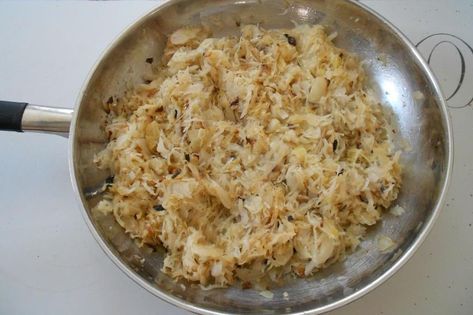 Bavarian Sauerkraut Recipe, German Sauerkraut Recipe, Yemeni Food, Homemade Sauerkraut, Sauerkraut Recipes, Brown Sauce, Czech Recipes, Caraway Seeds, Ww Recipes