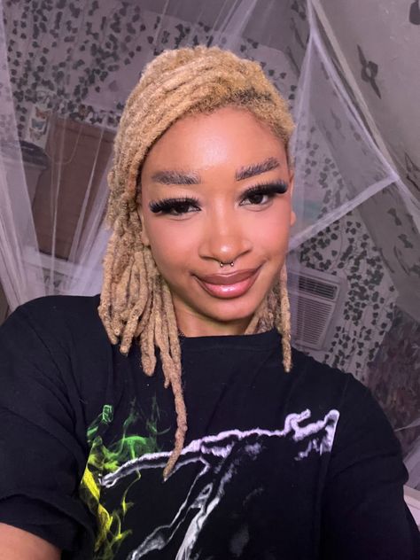 Ash Blonde Locs Black Women, Ash Blonde Locs, Blonde And Black Locs Black Women, Black And Grey Locs, Blonde Locs Aesthetic, Blonde Locs, 2025 Goals, Black Guy, Dye Ideas