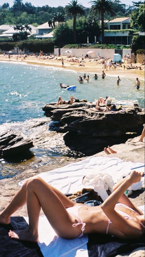 #sydney #beach #reading #disposable Summer In Sydney, East Coast Australia Aesthetic, Travelling Australia Aesthetic, Sydney Australia Lifestyle, Sydney Australia Aesthetic, Camp Cove Sydney, Sydney Lifestyle, Australia Lifestyle, Sydney Summer