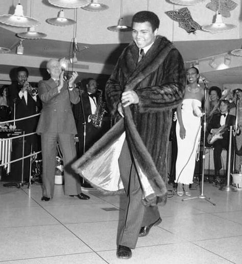 Muhammad Ali is wearing fur محمد علي, Heavyweight Boxing, Muhammed Ali, Sting Like A Bee, Mohammed Ali, Float Like A Butterfly, Like A Butterfly, Boxing Champions, Hometown Heroes