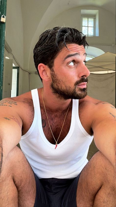 Anna-maria Sieklucka, Handsome Italian Men, Fashion Models Men, Michele Morrone, Scruffy Men, Lgbt T Shirts, Foto Baby, Italian Men, Aesthetic Guys