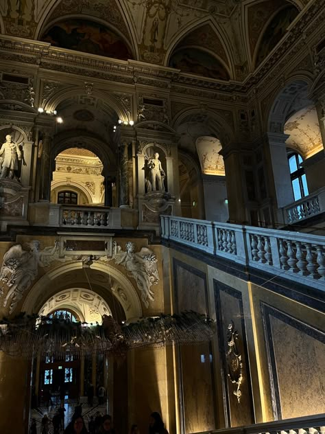 vienna aesthetic wallpaper iphone dark academia museum renaissance light academia castle History Museum Aesthetic, Saturn Sleeping At Last, History Major, Museum Aesthetic, Gothic Buildings, Library Aesthetic, Ross Geller, Night At The Museum, Natural History Museum