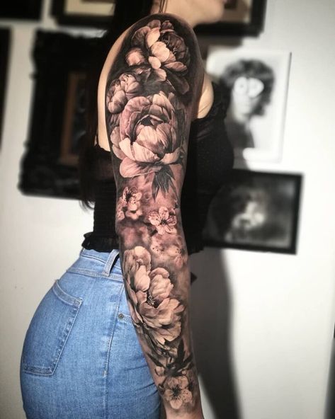 Flower Sleeve Tattoo, White Flower Tattoos, Black And White Flower Tattoo, Black Sleeve Tattoo, Black And Grey Tattoos Sleeve, Mujeres Tattoo, Feminine Tattoo Sleeves, Shape Tattoo, Floral Tattoo Sleeve