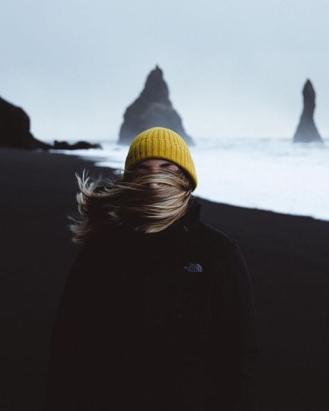 Black Sand Beach in Iceland 🇮🇸 🖤 #photo #photography #photooftheday #photoshoot #photographyeveryday #photoofday #photographie #photographylover Iceland Portrait Photography, Iceland Outfit Ideas, Iceland Picture Ideas, Iceland Portrait, Iceland Photo Ideas, Iceland Photoshoot, Iceland Outfit, Iceland Pictures, August Pictures