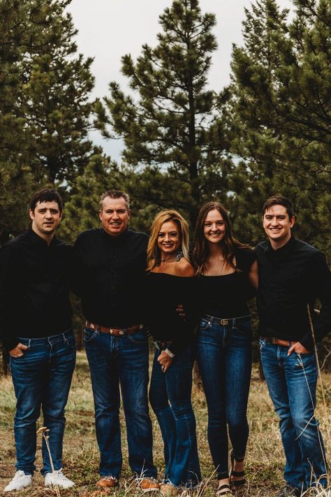 Family Photoshoot Dress Ideas Outfit, Family Picture Black Outfits, Black Shirt And Jeans Family Pictures, Texas Family Photos, Denim And Black Family Pictures, Black Clothes Family Photoshoot, Family Photos Wearing Black, Ctrl Photoshoot, Black Outfits Family Pictures