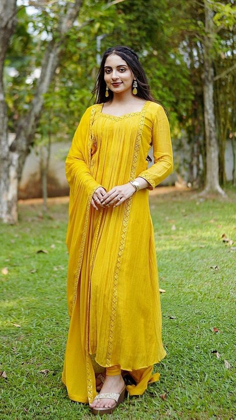 Wedding Frock Designs, Georgette Kurtis, Anarkali Suits Designer, Dress Anarkali, Simple Dress Casual, Salwar Neck Designs, Simple Frock Design, Stylish Kurtis Design, Salwar Suit Designs