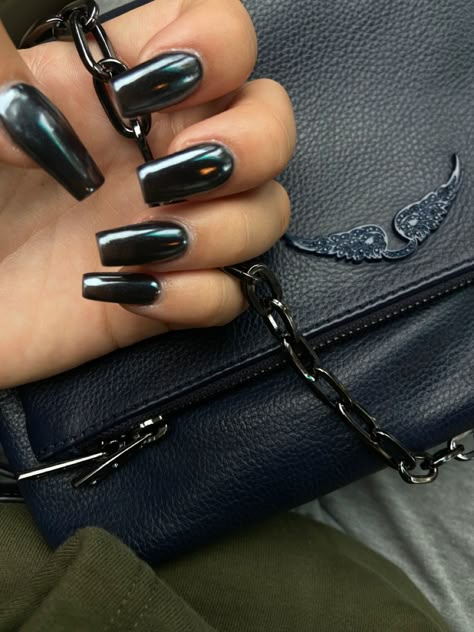 #nails #fallnails #chrome #blackchrome #winternails #trendynails #itgirl #nailideas Black Chrome Square Nails, Dark Crome Nails, Charcoal Chrome Nails, Grey And Chrome Nails, Black Chrome Nails Square, Dark Silver Nails, Silver Black Chrome Nails, Silver Chrome Almond Nails, Black And Grey Chrome Nails