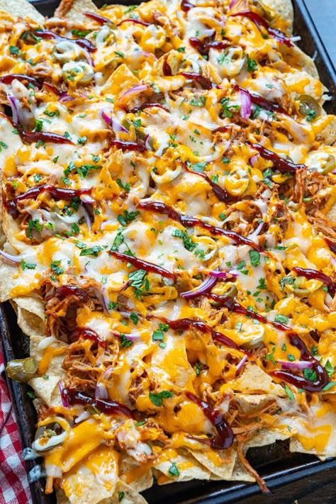 Nachos With Pulled Pork, Loaded Bbq Nachos, Loaded Pork Nachos, Shredded Pork Nachos Recipe, Pull Pork Nachos Recipe, Pulled Pork Platter, Pulled Pork Nachos Easy, Brisket Nachos Bbq, Pulled Pork Bbq Nachos