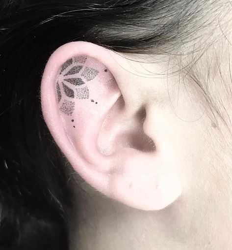 Cartilage Tattoo, Inner Ear Tattoo, Stippling Tattoo, Sewing Tattoos, Behind Ear Tattoos, Stunning Tattoos, Tattoo Dotwork, Flower Wrist Tattoos, Tattoo Feminina