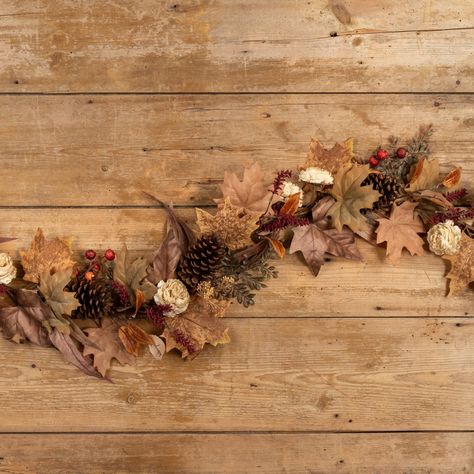 It's a new week friends! Add a cozy feel to your farmhouse this Fall with our Woodland Berry Garland, featuring pinecones, leaves and berries in brown, maroon and cream hues, is a beautiful choice for adding texture with a farmhouse touch to your home this Fall season. Autumn Mantle, Woodland Garland, Fall Color Combinations, Decorative Garland, Shelf Baskets Storage, Fall Decor Inspiration, Candle Wall Decor, Berry Garland, Fall Garland