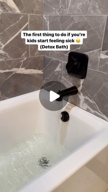 Levi Jensen on Instagram: "DETOX BATH 🛁🤒

Detox baths promote relaxation while supporting your body’s natural detox processes, like eliminating toxins, reducing pain and inflammation, improving and boosting the immune system ✨

✨fill your tub with lukewarm water
✨add baking soda to neutralize the chlorine
✨add Epsom salt and apple cider vinegar, mix
✨make sure tub is full enough to cover just under the chest and soak for 20-40 minutes, supervised
✨hydrate afterwards

#detox #healthtips #healthhacks" Detox Bath For Colds, Cholesterol Friendly Recipes, Apple Cider Vinegar Bath, Barbara Oneil, Hannah Ideas, Detox Baths, Bath Detox, Boo Thang, Natural Recipes