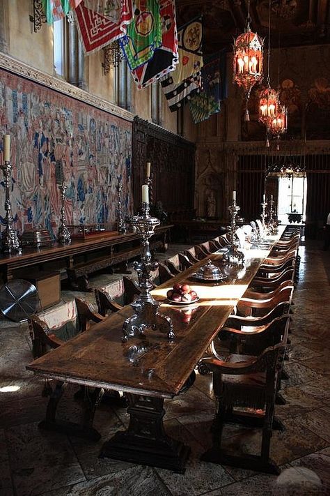 Hearst Castle dining room... Medieval Dining Table, Castle Meeting Room, Viking Dining Room, Castle Dining Hall, Medieval Dining Hall, Medieval Dining Room, Gothic Dining Table, Castle Interior Medieval, Castle Dining Room