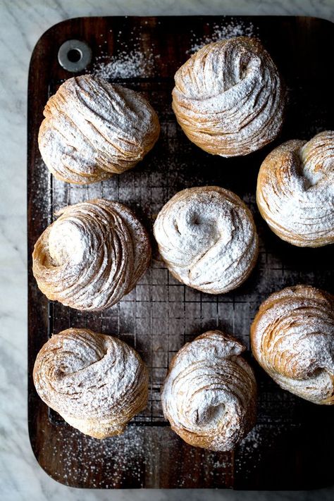 Love the look of those cruffins (croissant + muffin) Homemade Cruffins, Croissant Muffins, Croissant Muffin, Cruffin Recipe, Morning Buns, Baked Pastries, Delta Breezes, Croissant Dough, Cronut