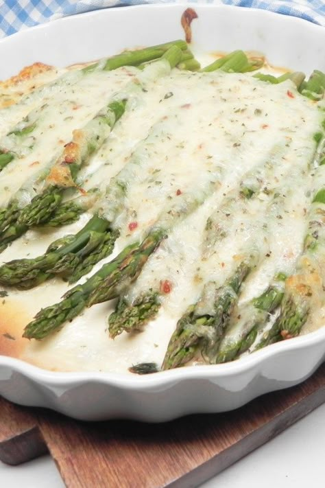 Easy Baked Asparagus, Asparagus With Cheese, Asparagus Sauce, Easy Asparagus, Asparagus Recipes Oven, Easy Asparagus Recipes, Asparagus Casserole, Side Dishes For Salmon, Asparagus Dishes