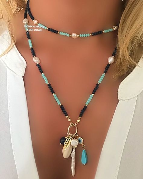 MONICA MALUF SEMIJOIAS en Instagram: “✨TREND ALERT✨ CHOCKER CRISTAIS E PÉROLAS R$ 128,00 COLAR CRISTAIS E PATUAS R$ 158,00 ✨✨✨✨✨✨✨✨✨ ✔️CONTATAR NO DIRECT ✔️PARCELAMOS NO CARTÃO…” No Card, Beaded Necklace Diy, Pearls Necklace, Jewelry Techniques, Homemade Jewelry, Handmade Wire Jewelry, Handmade Jewelry Diy, Beaded Bracelets Diy, Amulets