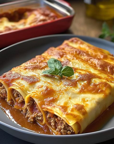 This Stuffed Cannelloni with Minced Meat and Tomato Sauce is a comforting, flavorful dish that’s perfect for a family dinner. The cannelloni are filled with a savory meat mixture, topped with a rich tomato sauce, and baked until the cheese is melted and bubbly. With aromatic herbs and spices, this dish is easy to prepare yet tastes like a gourmet meal. Ground Beef Cannelloni, Veal Cannelloni Recipes, Meat Cannelloni Recipes, Cannelloni Recipes Italian, Stuffed Rigatoni, Stuffed Cannelloni, Baked Cannelloni, Cannelloni Pasta, Cannelloni Recipes