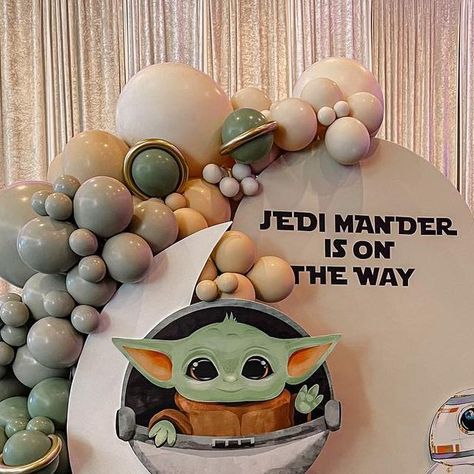 Star Wars Balloon Garland, Star Wars Balloon Arch, Baby Yoda Party Ideas, Starwars Party Ideas, Baby Yoda Birthday Party Ideas, Star Wars Baby Shower Decorations, Baby Yoda Birthday Party, Star Wars Balloons, Star Wars Themed Birthday Party