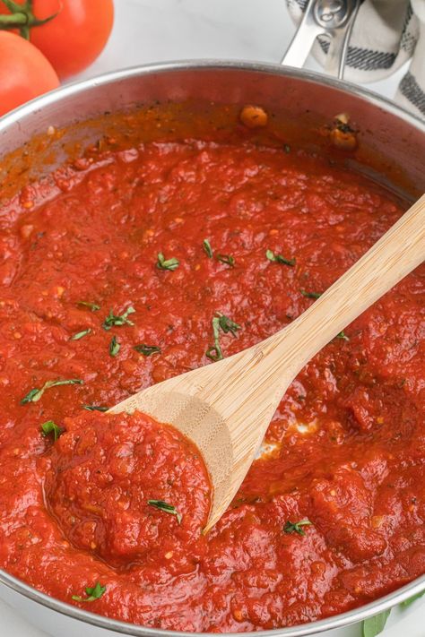 You can have this Easy Marinara Sauce Recipe on the table in just 30 minutes, with a handful of ingredients! Perfect for meatball subs, chicken parmesan, mozzarella sticks, and more. Submarine Sauce Recipe, Easy Homemade Marinara Sauce, Tomato Sauce For Meatballs, Best Marinara Sauce, Best Spaghetti Sauce, Bbq Sauce Homemade Easy, Meatball Marinara, Easy Marinara Sauce, Homemade Marinara Sauce