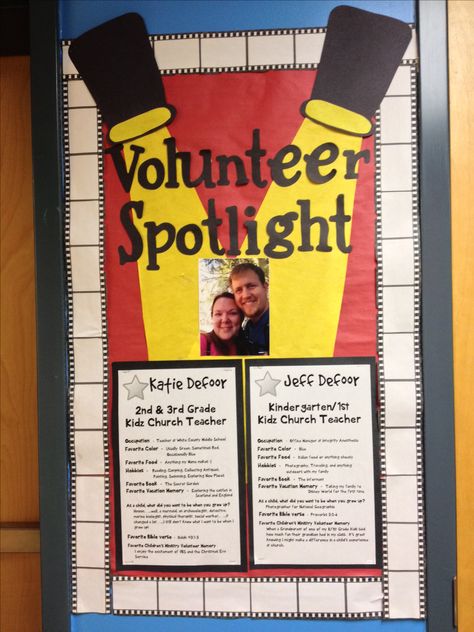 Kidmin Volunteer Spotlight Board.  Great way to highlight your awesome volunteers in children's ministry. Volunteer Bulletin Board Ideas, Volunteer Bulletin Board, Spotlight Bulletin Board, Teacher Spotlight, Pta Bulletin Boards, Volunteer Ideas, Volunteer Recognition, Church Volunteers, Volunteer Appreciation Gifts